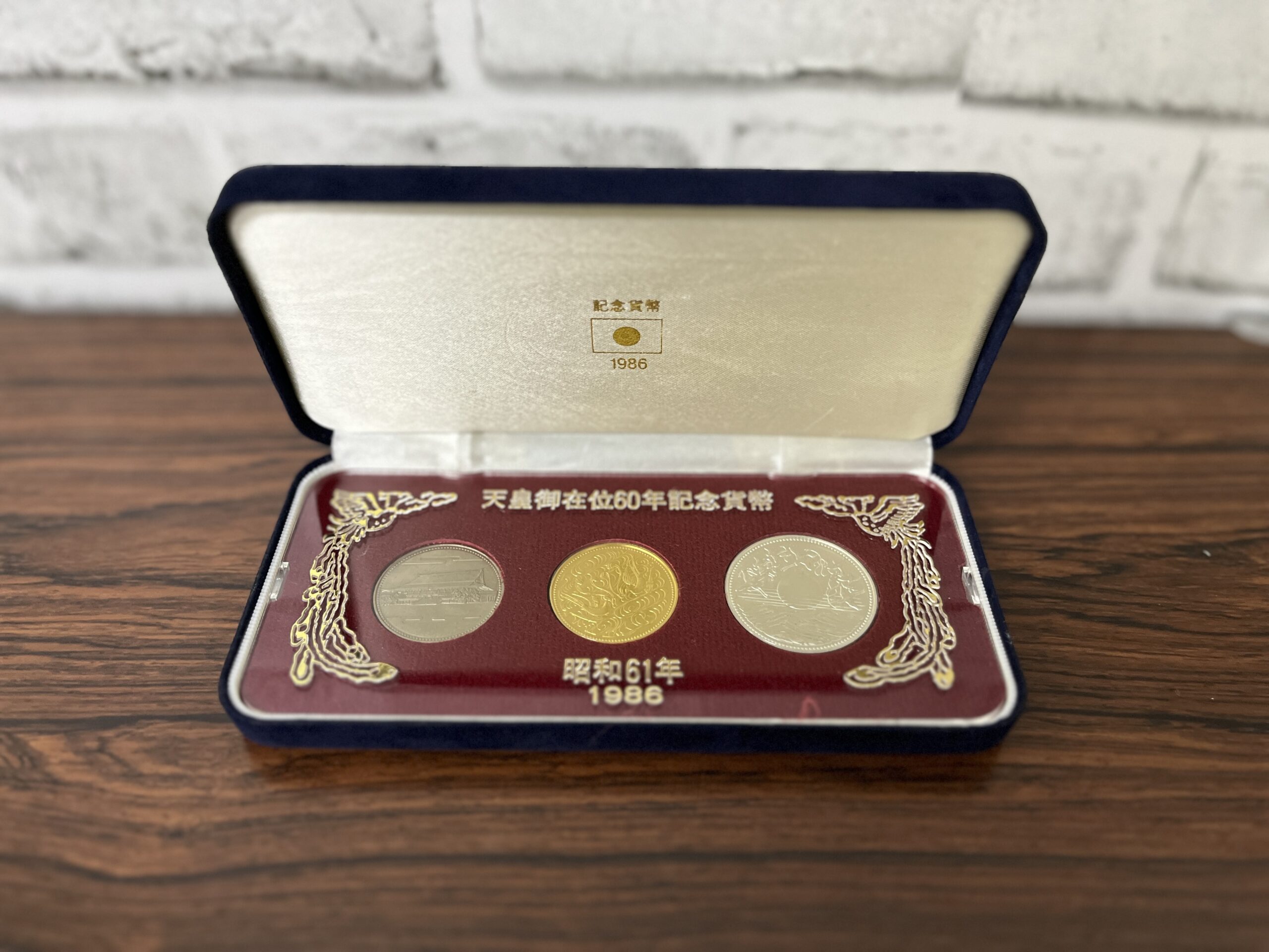 天皇陛下御在位60年記念硬貨セット - 旧貨幣/金貨/銀貨/記念硬貨